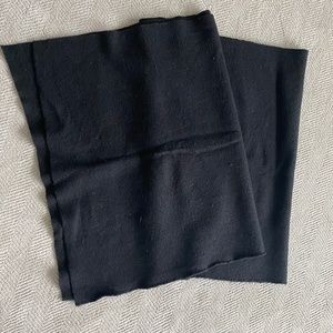 Black wool scarf (one size)